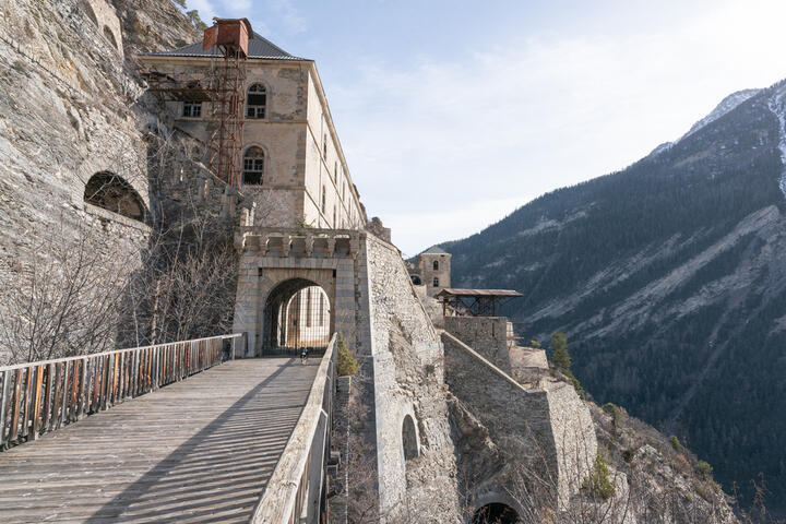 Une montagne devenue forteresse Une montagne devenue forteresse